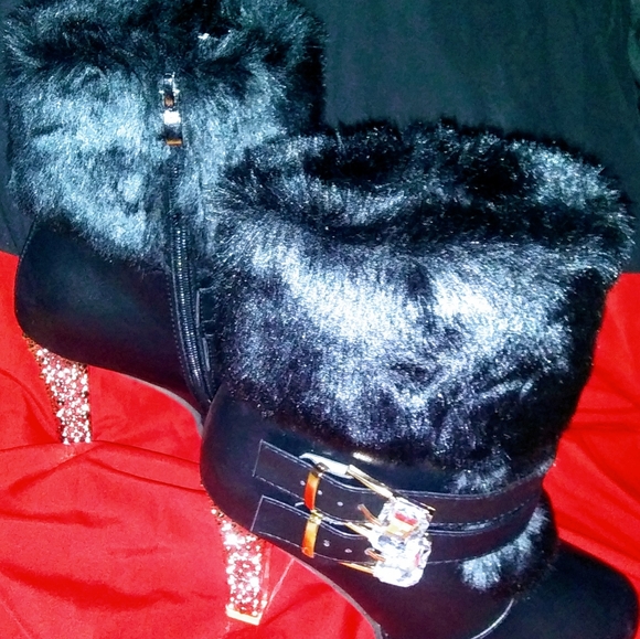 Vera Cuoio
240 Studded Heels Size 7. Sexy time - Picture 2 of 6